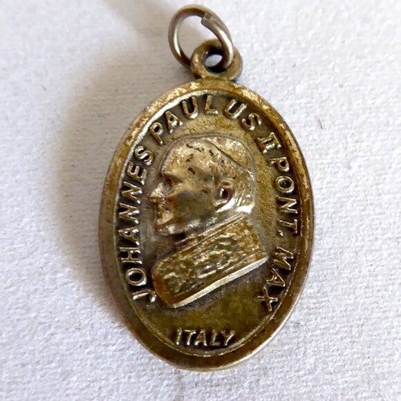 VINTAGE NEW POPE JOHN PAUL II VATICAN HOLY MEDALLION MEDAL CHARM LOT - Picture 6 of 12